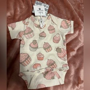 NWT Kate Quinn Newborn Cupcake Onesie